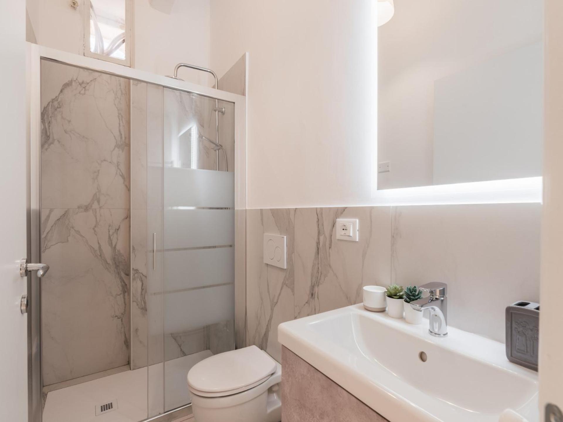 The Best Rent - Spacious One-Bedroom Apartment Near Colosseum Rome Extérieur photo