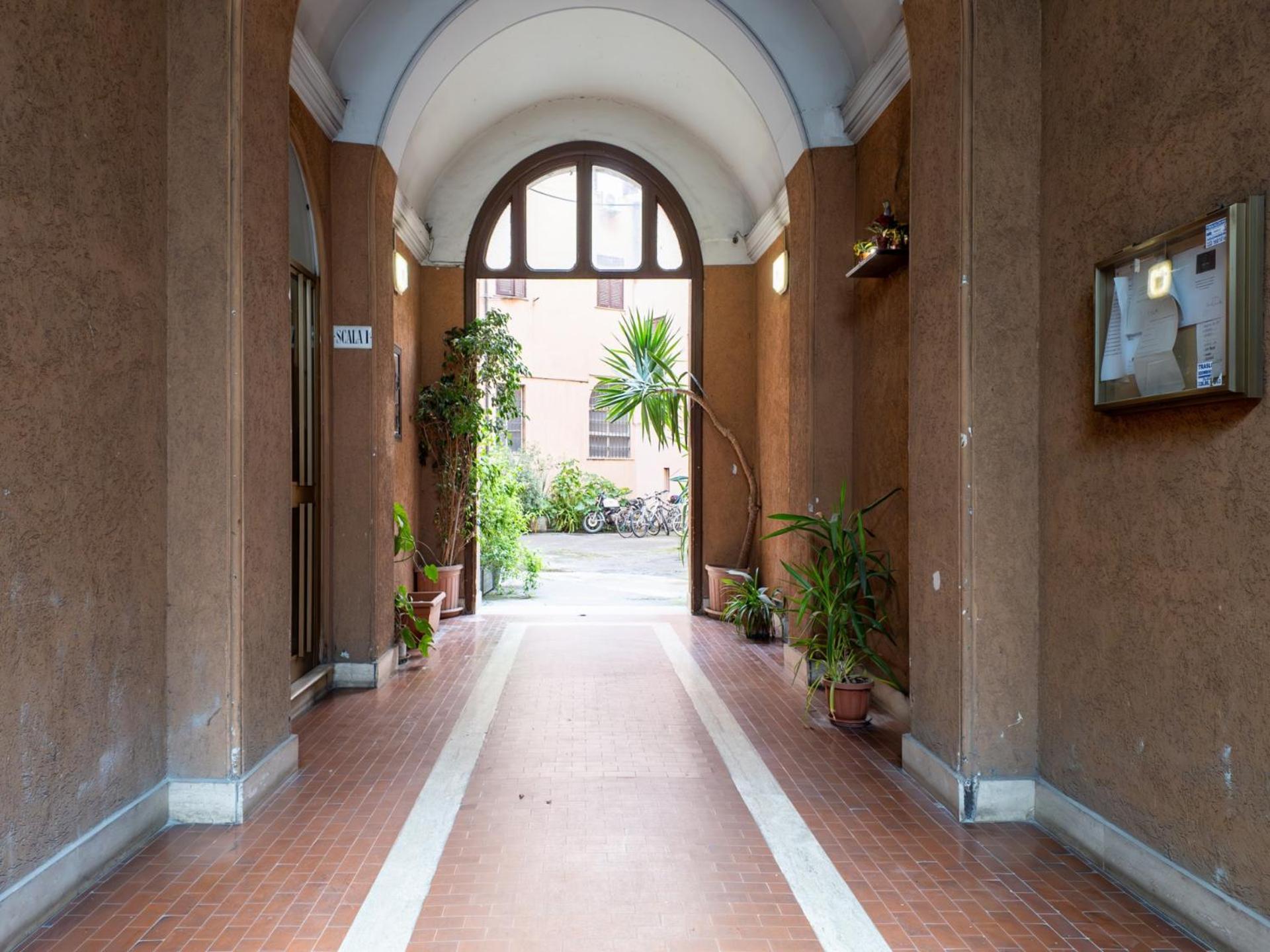 The Best Rent - Spacious One-Bedroom Apartment Near Colosseum Rome Extérieur photo